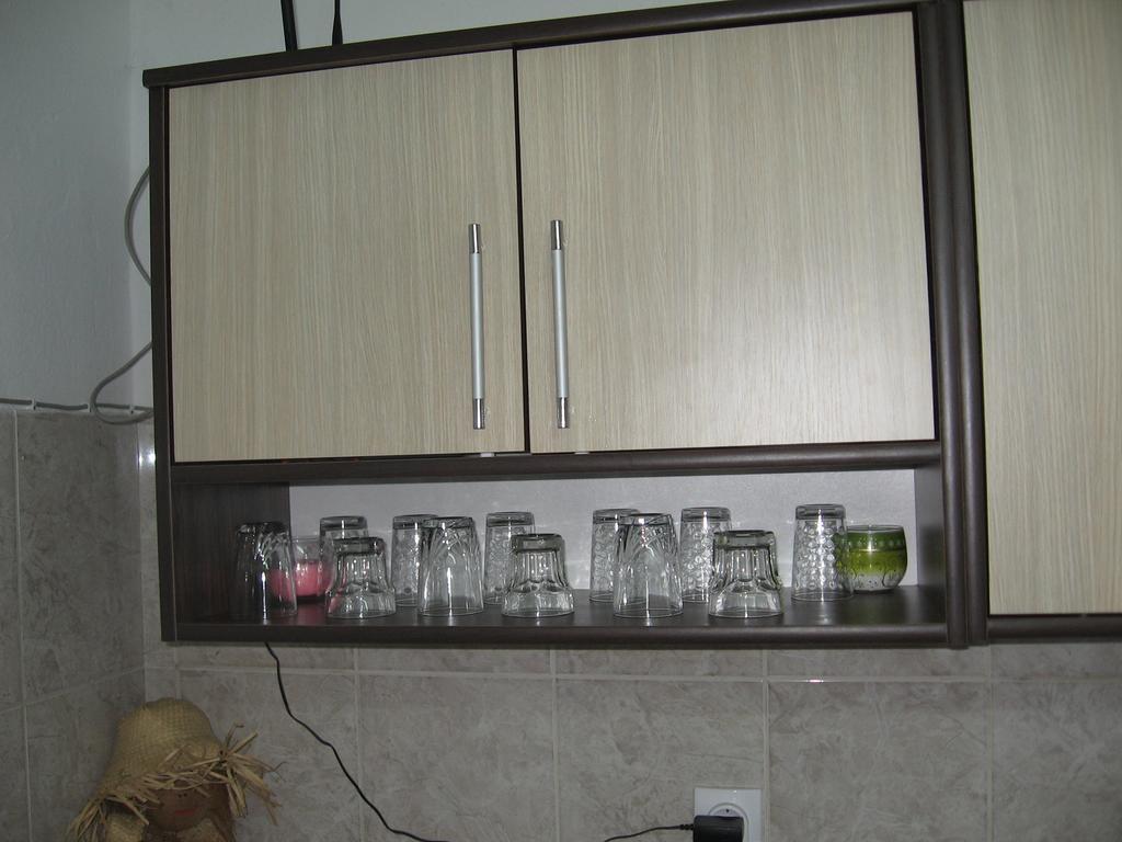 Green Apartment Novi Sad Buitenkant foto