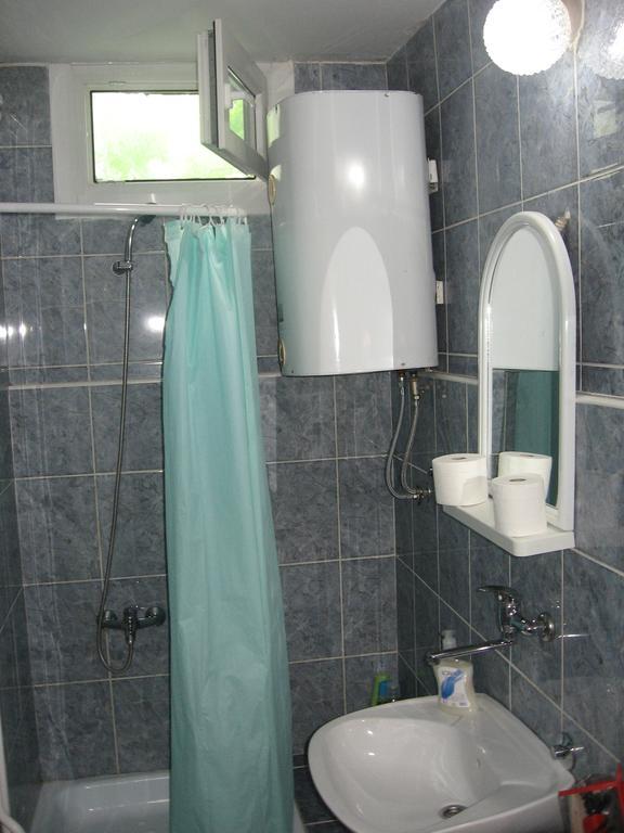 Green Apartment Novi Sad Buitenkant foto