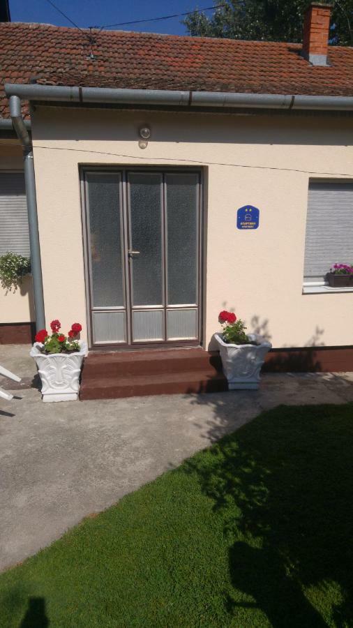 Green Apartment Novi Sad Buitenkant foto